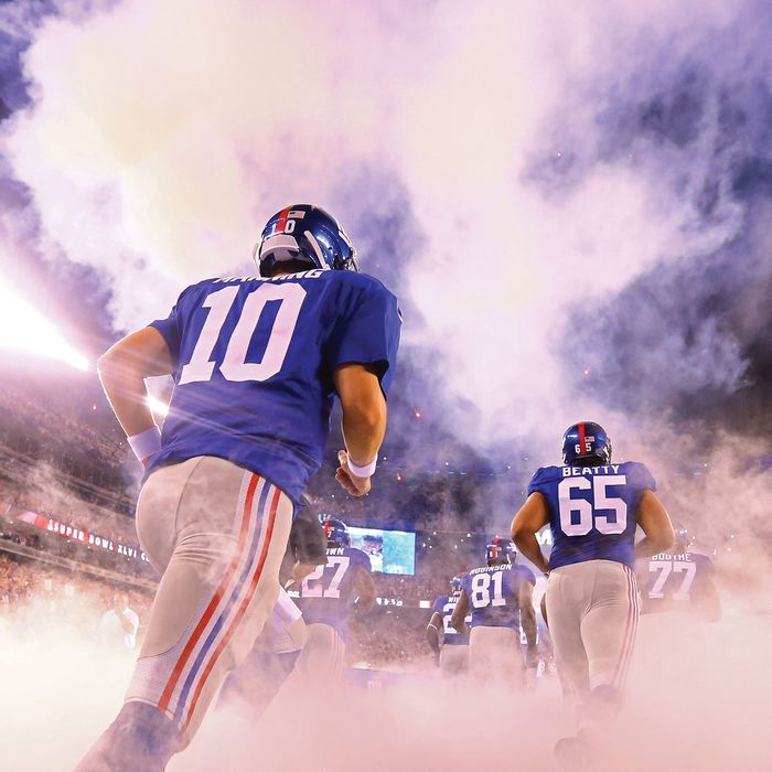 EAST RUTHERFORD, NJ - SEPTEMBER 05: Quarterback Eli Manning #10, tackle Will Beatty #65 and the rest of the New York Giants take the fileld prior to playing against the Dallas Cowboys during the 2012 NFL season opener at MetLife Stadium on September 5, 2012 in East Rutherford, New Jersey. (Photo by Al Bello/Getty Images)