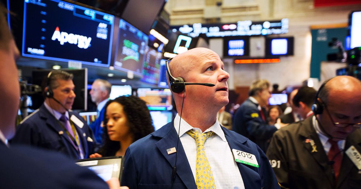 Dow Drops 390 Points, Amid Rising Political Instability