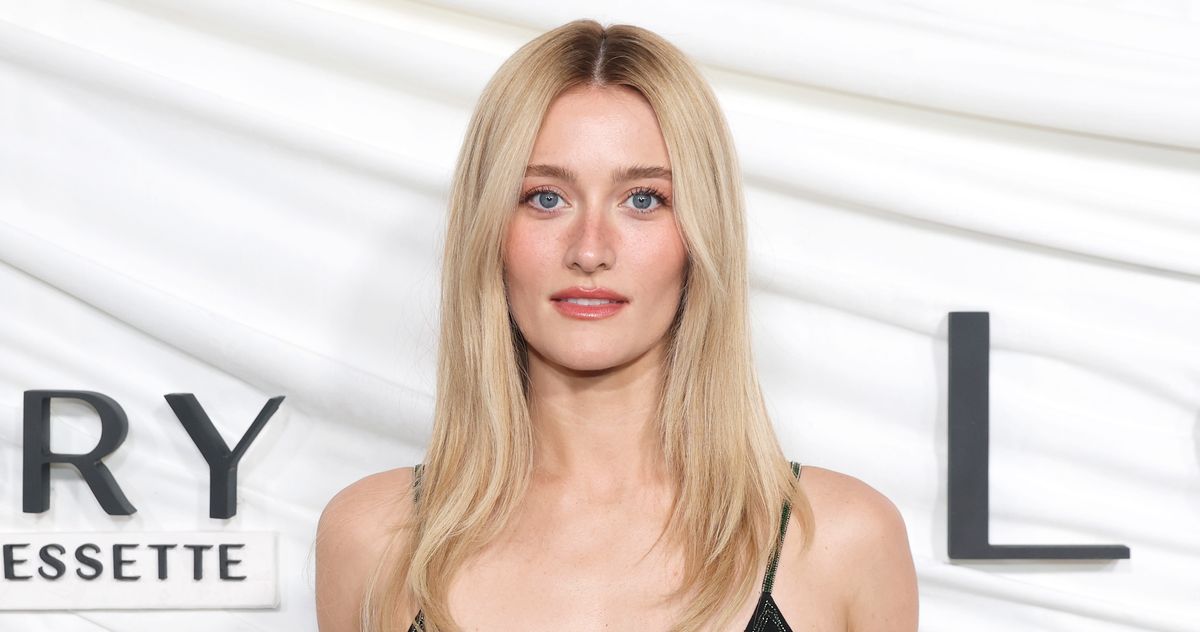 vulture.com - Bethy Squires - Sarah Pidgeon's Carolyn Bessette Kennedy Fits on Love Story Gave Her Psoriasis