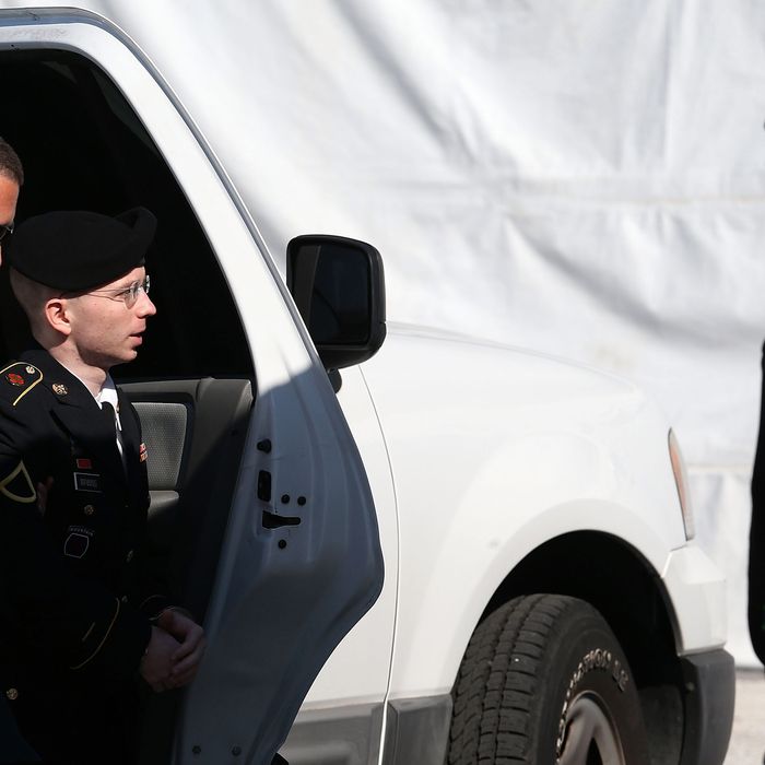 U.S. Army Private First Class Bradley Manning (C) is escorted by military police as arrives to hear the verdict in his military trial July 30, 2013 at Fort George G. Meade, Maryland. 