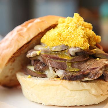 烤舌，辣根，牛肉汁