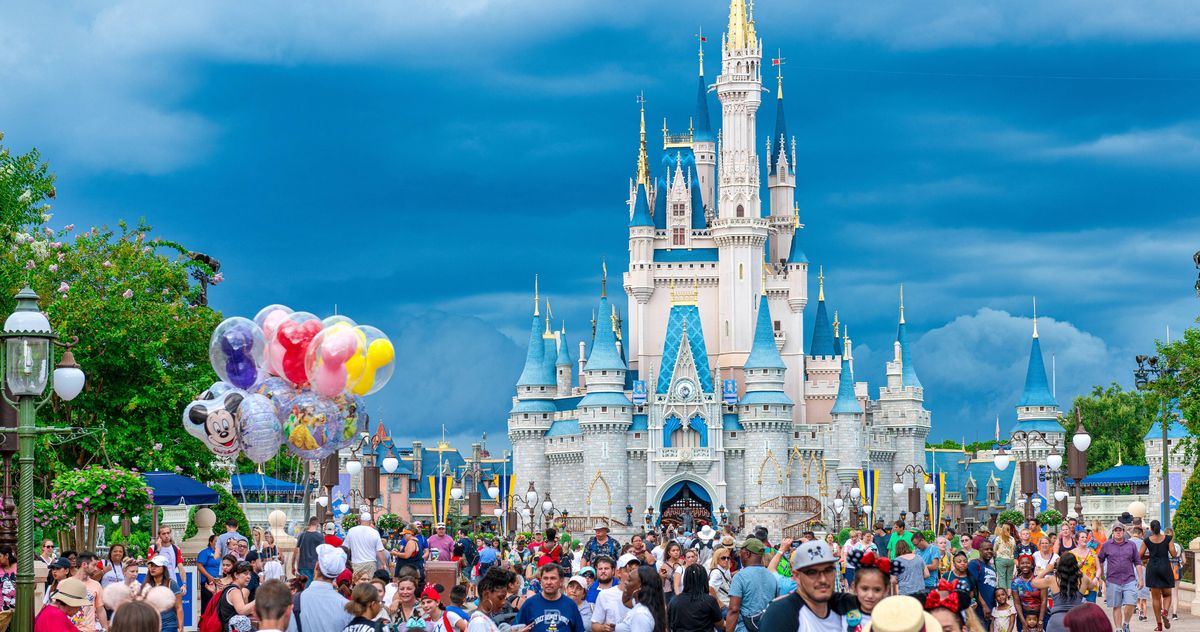 Ronald D. Moore will lead the Disney + Magic Kingdom universe