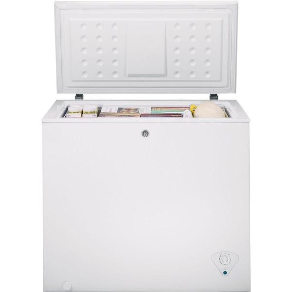 GE Garage Ready 7.0-cubic-foot Manual Defrost Chest Freezer