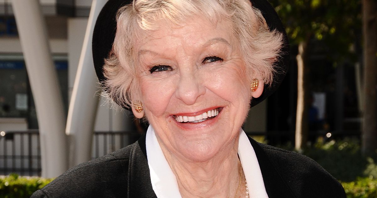 Remembering Elaine Stritch: A Reading List