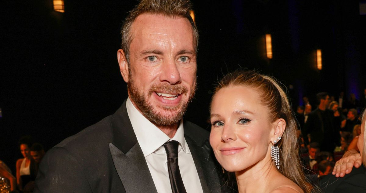 Dax Shepard flirtet mit Kristen Bell, indem er Frauen Komplimente macht