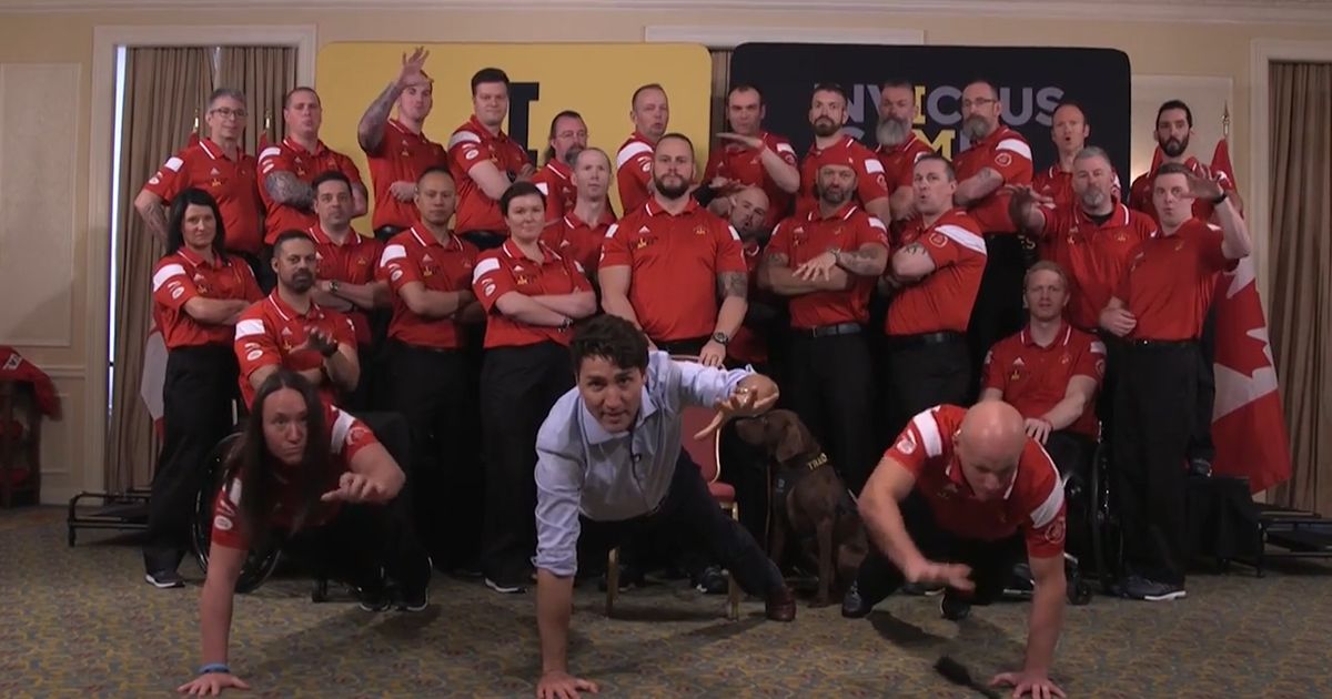 Justin trudeau just found another excuse to do push-ups in public