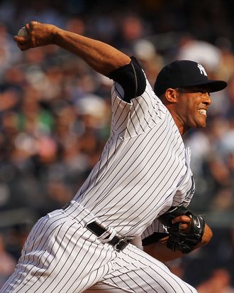 Mariano Rivera pitches batting practice at the New York Yankees' News  Photo - Getty Images