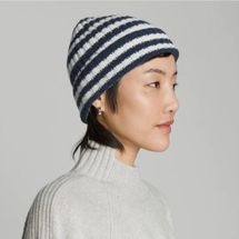 Everlane The Cashmere Beanie - Bright Navy/Bone