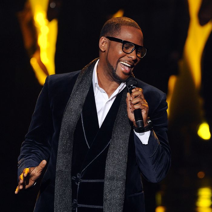 Singer R. Kelly performs onstage at FOX's 'The X Factor' Top 3 Live Performance Show on December 21, 2011 in Hollywood, California. THE X FACTOR Finale airs Wed., Dec. 21 and Thurs., Dec. 22 on FOX.