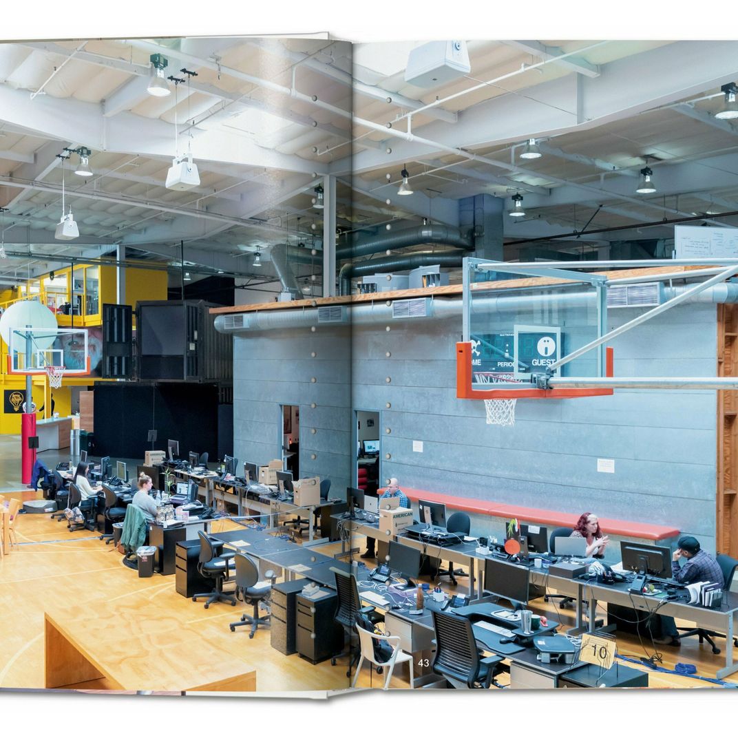 TWBA\Chiat\Day, Los Angeles, built 1996–1998.