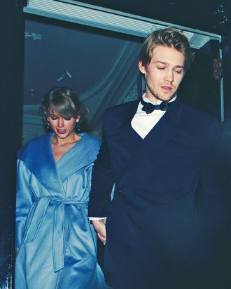 Taylor Swift With Joe Alwyn at Hawksmoor August 23, 2018 – Star Style