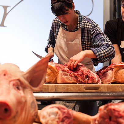 Butcher Sarah Bigelow (the Meat Hook) broke down a whole Berkshire hog for all to see.