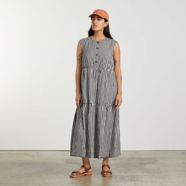 Everlane El vestido midi escalonado