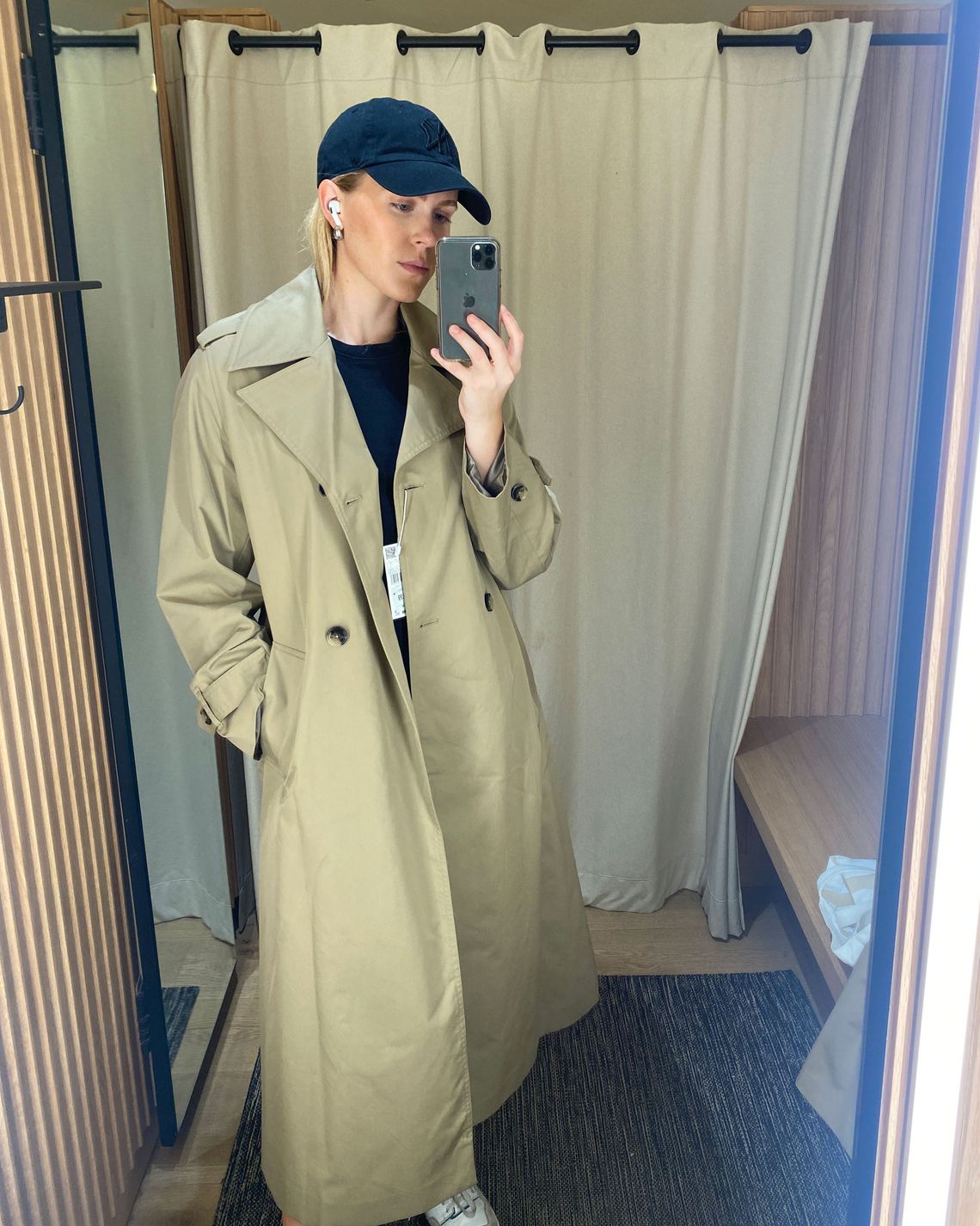 12 Versatile Trench-Coat Outfits to Test Out This Season