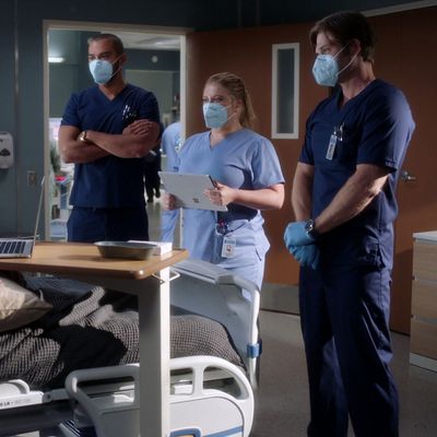 Grey s Anatomy Recap Season 17 Episode 3 My Happy Ending