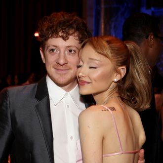 アリアナ・グランデとイーサン・スレーター、3年ぶりに破局