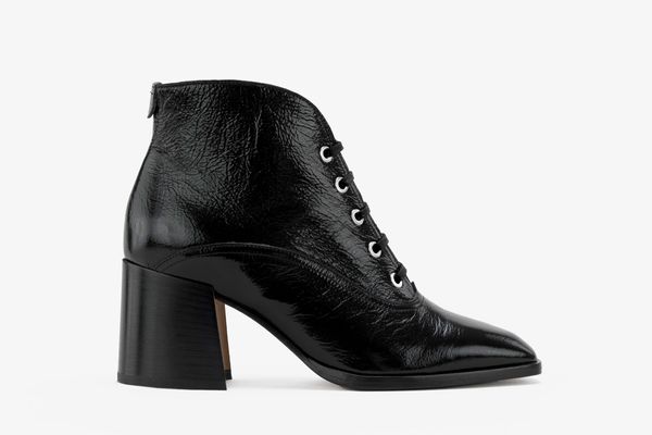 Jil boots in black patent