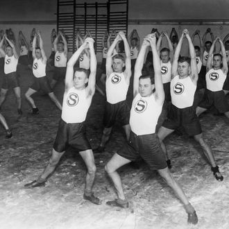 Germany Free State Prussia Berlin Berlin: Athletes March 1930: members of the PSV gymnastic association exercise - 1930 - Vintage property of ullstein bild