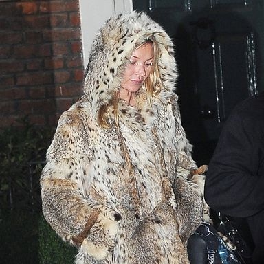 LONDON, UNITED KINGDOM - NOVEMBER 21: Kate Moss is sighted visiting her new house in hampstead on November 21, 2011 in London, England. (Photo by Alex Moss/FilmMagic)