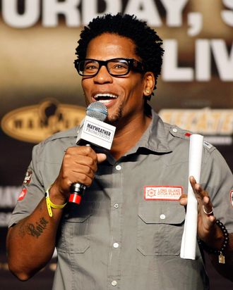 LAS VEGAS - SEPTEMBER 18: Actor/comedian D.L. Hughley speaks at the official weigh-in for boxers Floyd Mayweather Jr. and Juan Manuel Marquez at the MGM Grand Garden Arena September 18, 2009 in Las Vegas, Nevada. The two will fight at the MGM on September 19. (Photo by Ethan Miller/Getty Images) *** Local Caption *** D.L. Hughley
