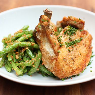 Mashed potatoes, chilled green beans, fried garlic
