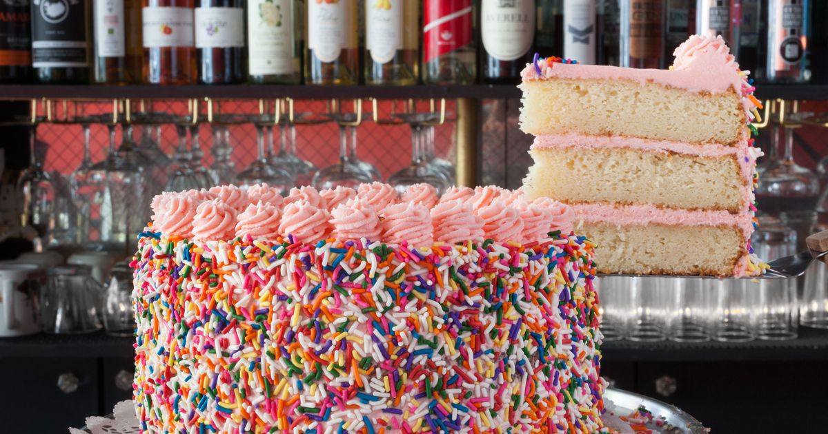 New York City Themed Cake on Cake Central | New york cake, Nyc cake, Birthday  cake nyc