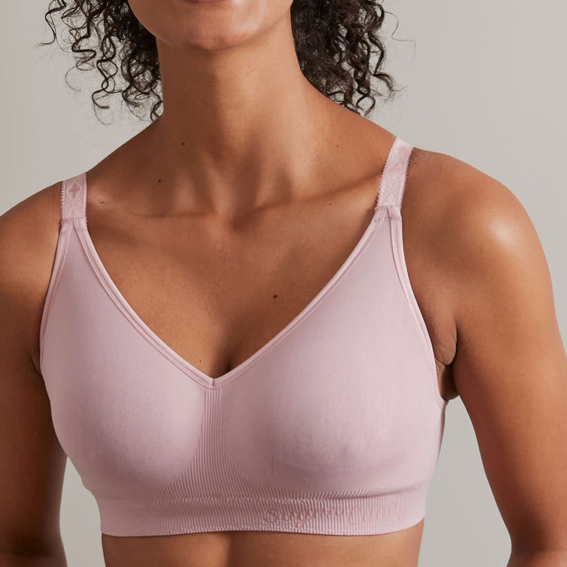 17 Best Wireless Bras for Large Breasts 