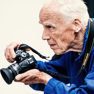 https://pyxis.nymag.com/v1/imgs/8cd/e47/97b106e42d846ad364bb5b35b66c7da6a0-23-bill-cunningham.rsquare.w400.jpg