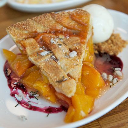 格纹做得很好。有了这样的东西，底部就有被水浸湿的危险，但它却不坚硬。”“我原以为蜜饯百里香会很浓郁，但它没有我想象的那么明显。”舒适系数:5“从美学角度来说，对我来说，这就是它应该有的样子。馅料几乎没有了。我喜欢它分崩离析的样子。”总分:13.5