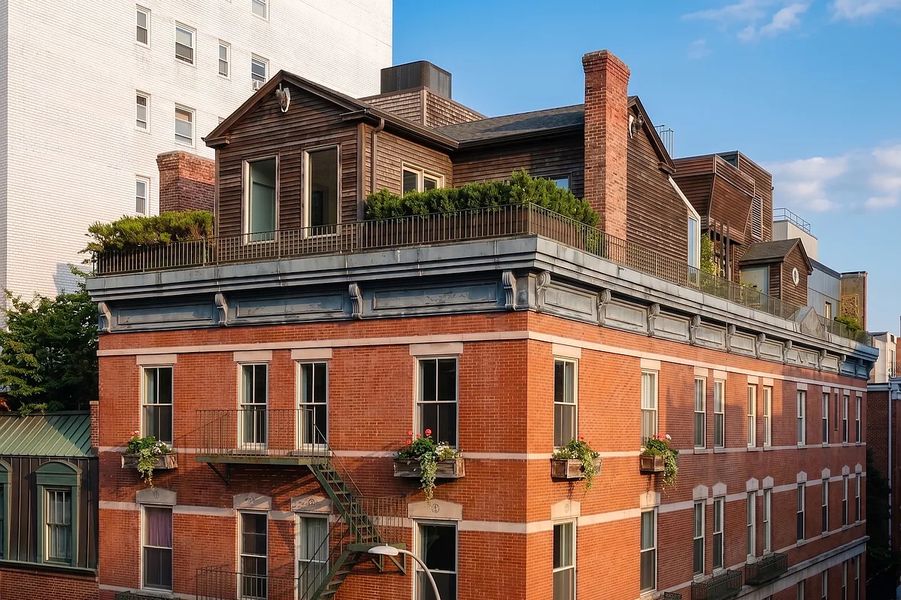 A Mountaintop Bungalow 5 Floors Up in the East Village