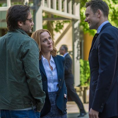 THE X-FILES: L-R: David Duchovny, Gillian Anderson and guest star Joel McHale. The next mind-bending chapter of THE X-FILES debuts with a special two-night event beginning Sunday, Jan. 24 (10:00-11:00 PM ET/7:00-8:00 PM PT), following the NFC CHAMPIONSHIP GAME, and continuing with its time period premiere on Monday, Jan. 25 (8:00-9:00 PM ET/PT). ©2016 Fox Broadcasting Co. Cr: Ed Araquel/FOX