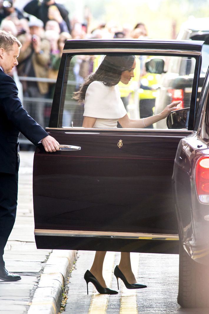 Meghan Markle getting in that car.