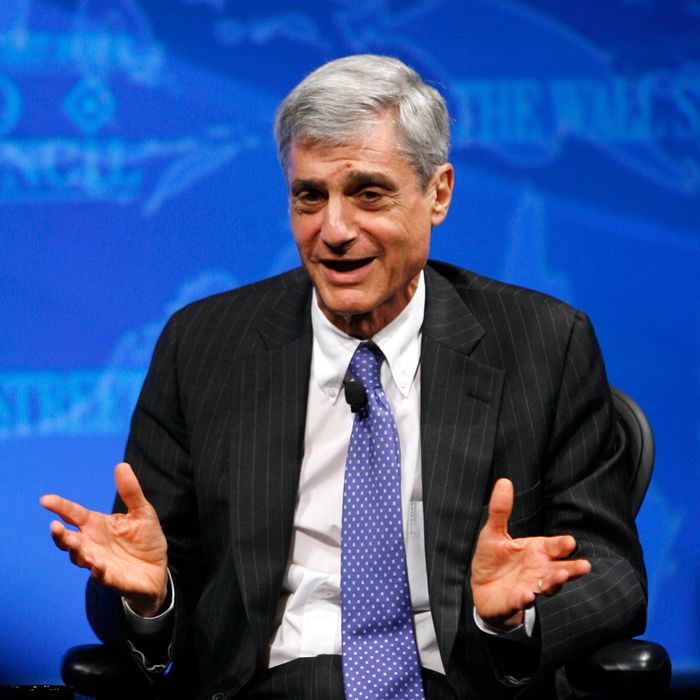 Former U.S. Treasury Secretary Robert Rubin speaks at a forum about the global economy at the Wall St. Journal's CEO Council in Washington November 17, 2008. Also speaking on the panel were current Treasury Secretary Henry Paulson and former Treasury Secretary Larry Summers.