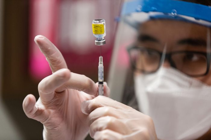 N.Y. Restaurant Workers Now Eligible for COVID-19 Vaccine