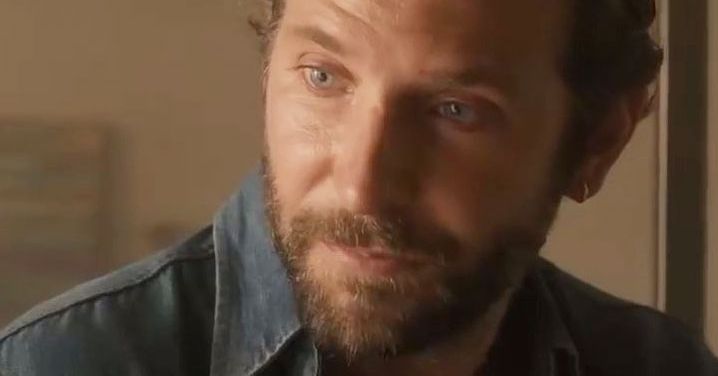 布萊德利庫柏 (Bradley Cooper) 戴著耳環明星誕生螢幕測試，我們感覺被搶劫了