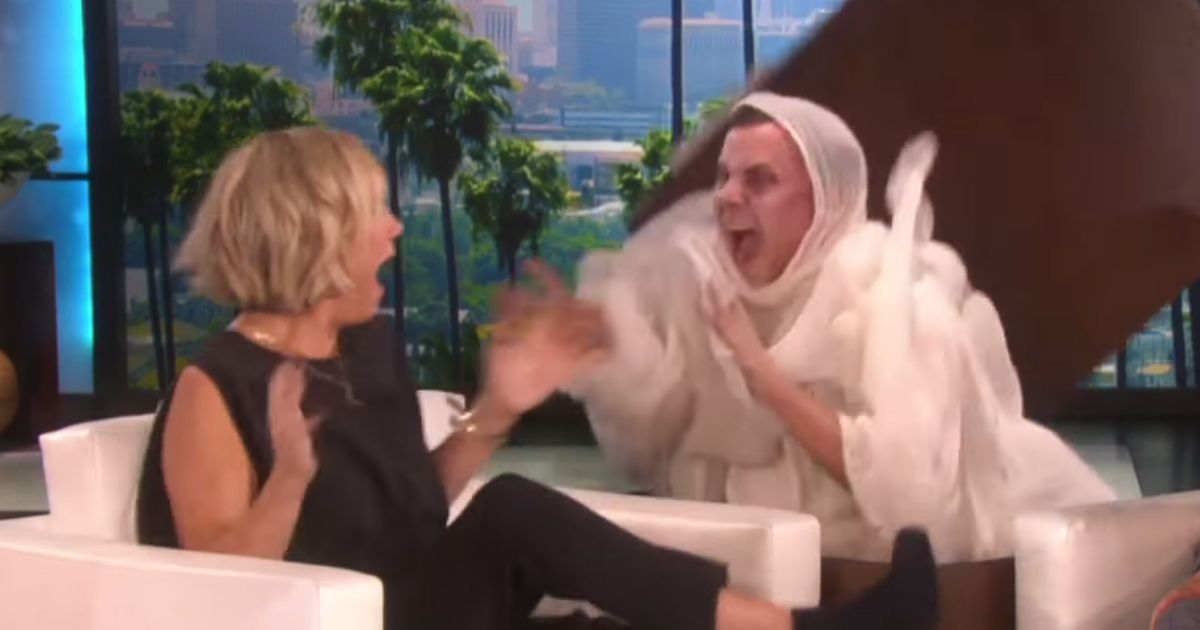 Ellen Scared the Bejesus Out of Kristen Wiig With a Ghost Because