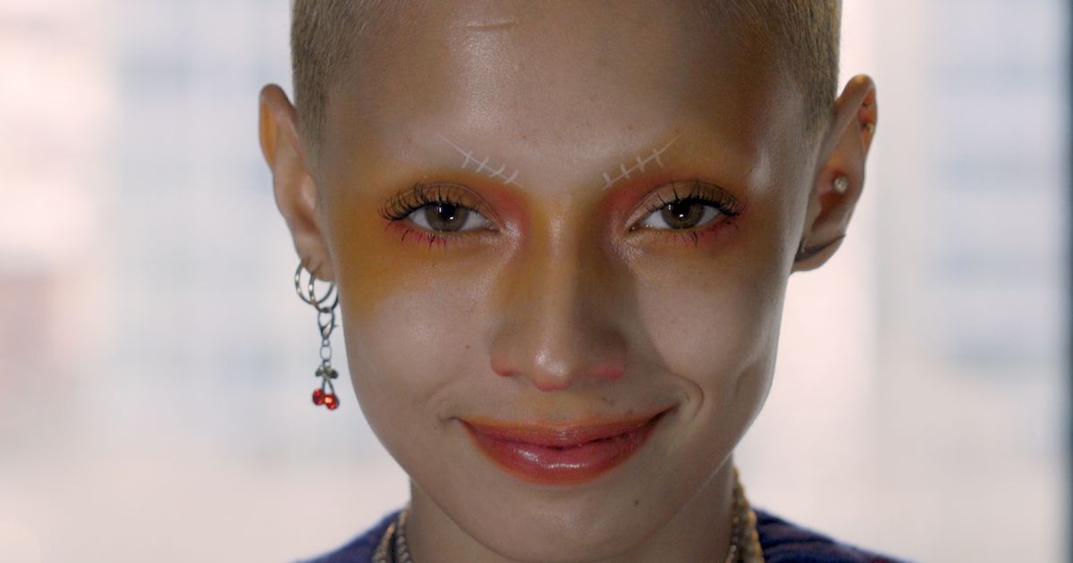 Without Eyebrows, Jazzelle Zanaughtti Can Transform her Face