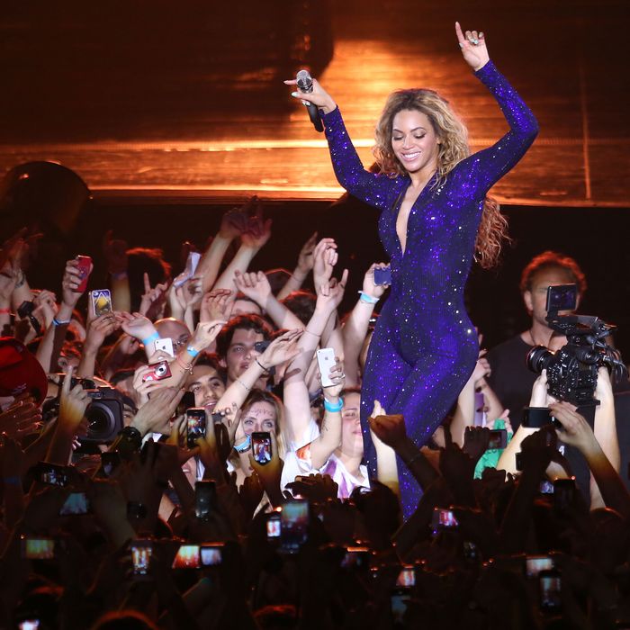 Team Beyoncé Denies Pregnancy Rumors With E-mail, Catsuit