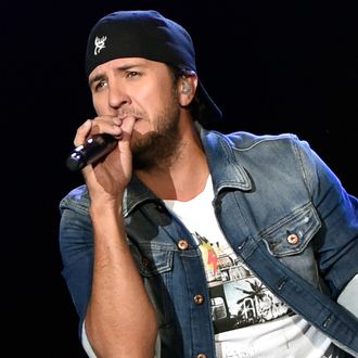 Luke Bryan Doesn’t Quite Apologize for Hitting a Heckler During a ...