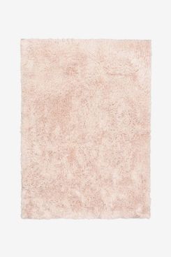 Rugged soft pink shag rug