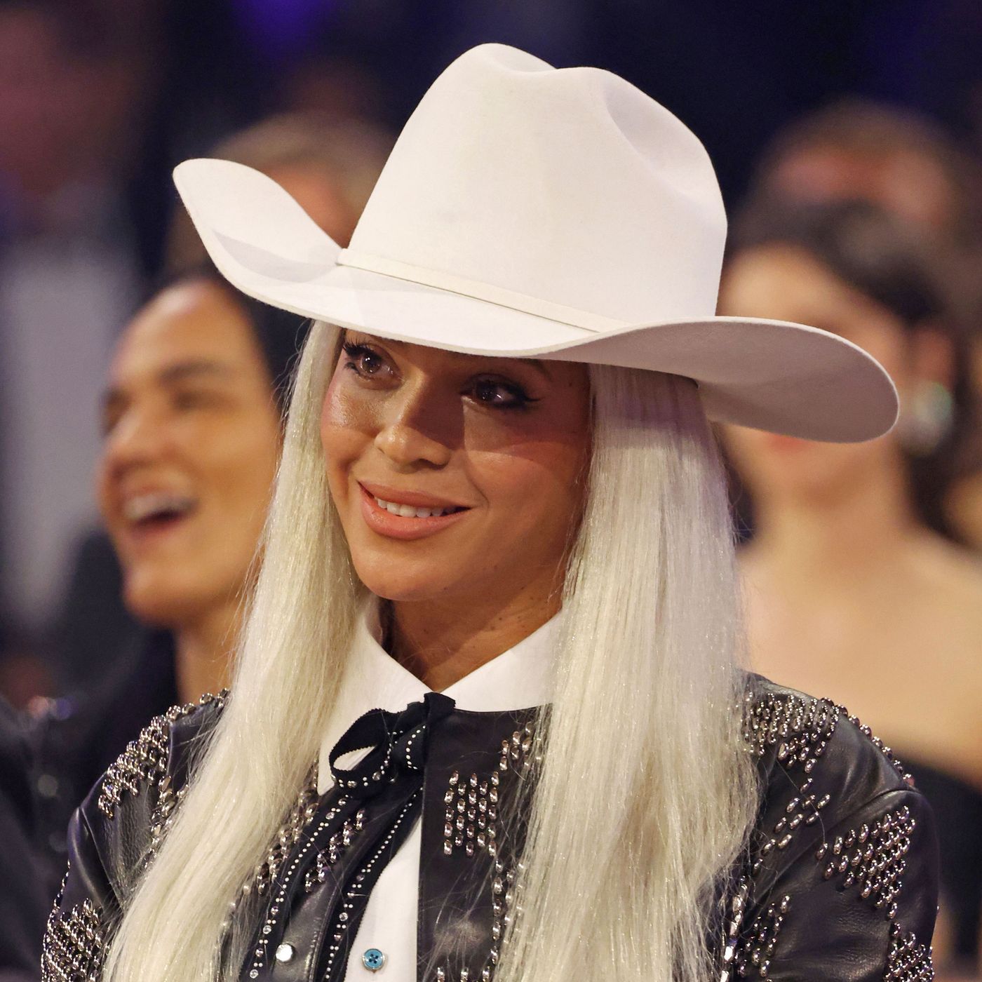 Beyoncé's 'Texas Hold 'Em' debuts at No. 1 on the country chart - OPB