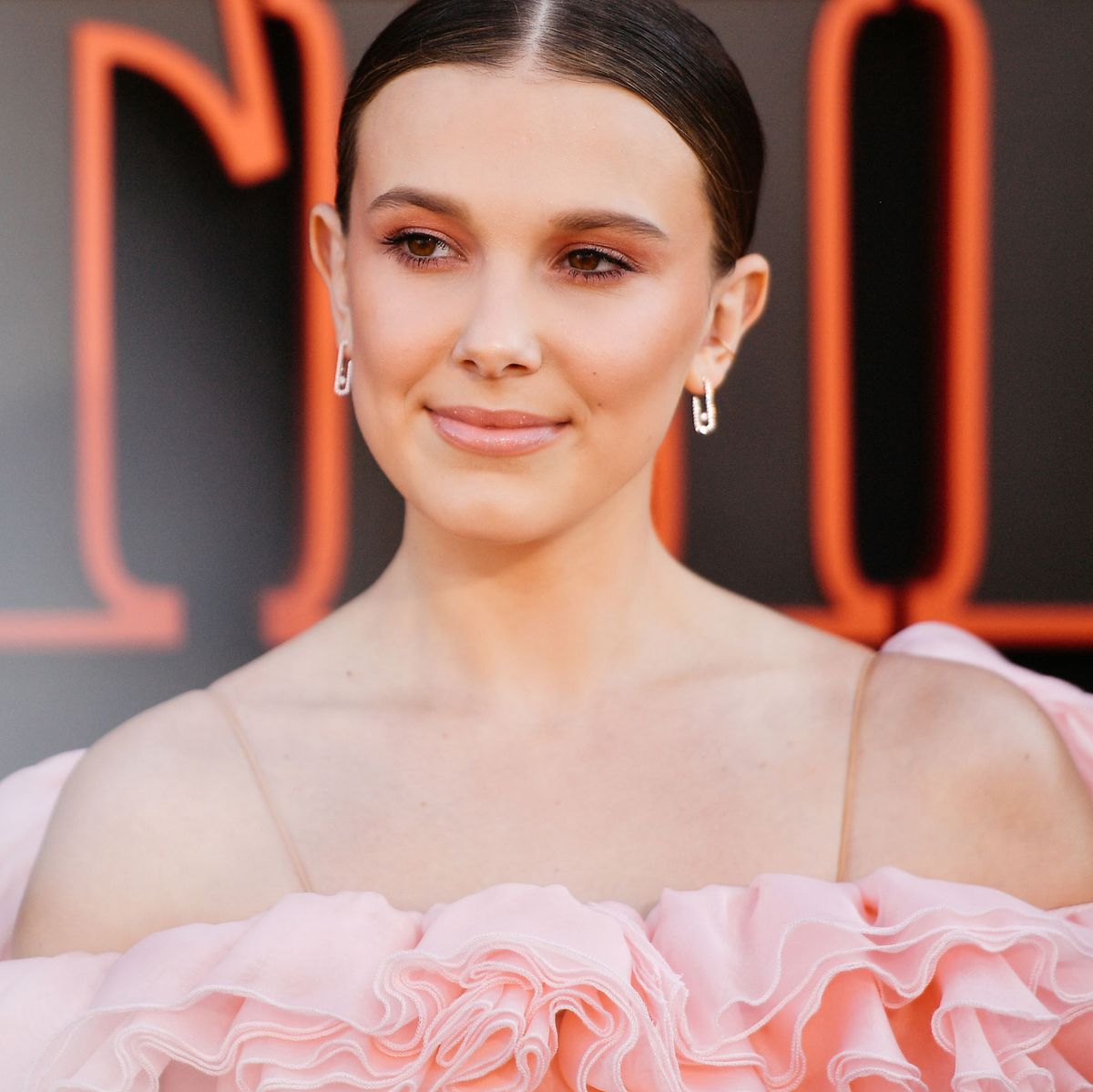 People are questioning Drake's relationship with Millie Bobby Brown (S...