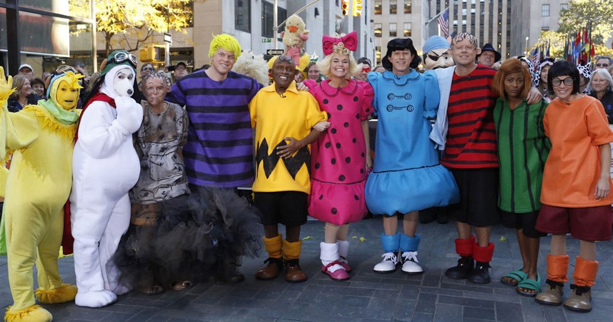 Peanuts characters time for Halloween and the love for New York