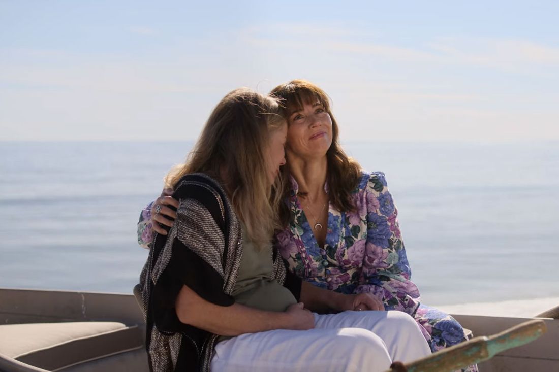 Dead to Me' Showrunner on Christina Applegate and Linda Cardellini