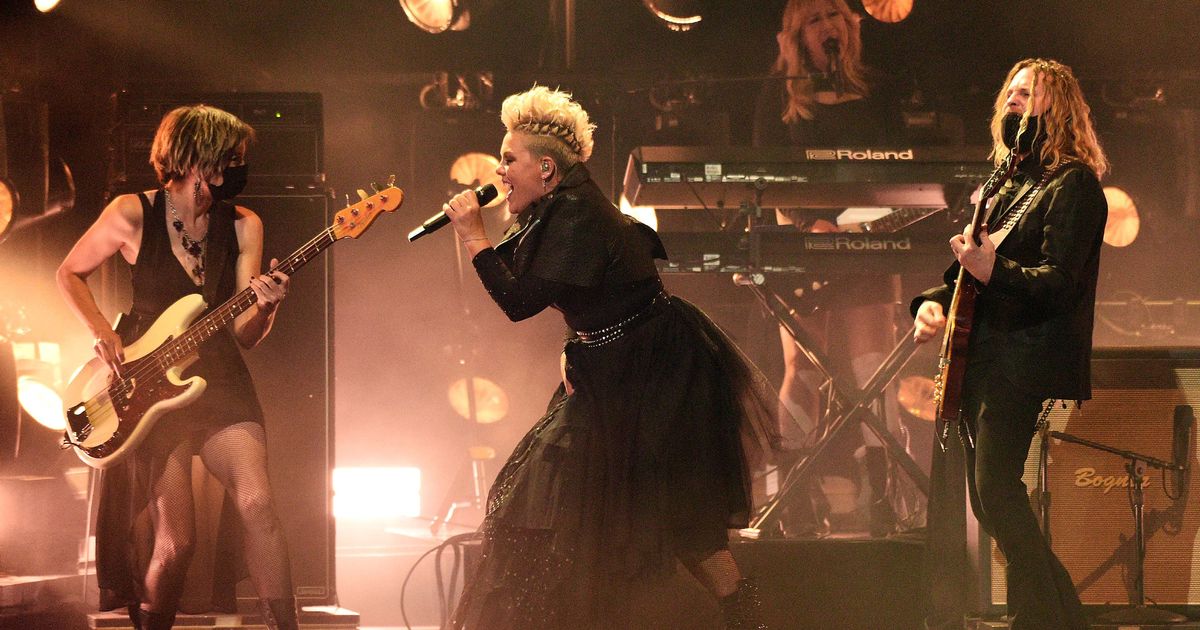 BBMAs 2021: Pink Performs With Daughter, Accepts Icon Award