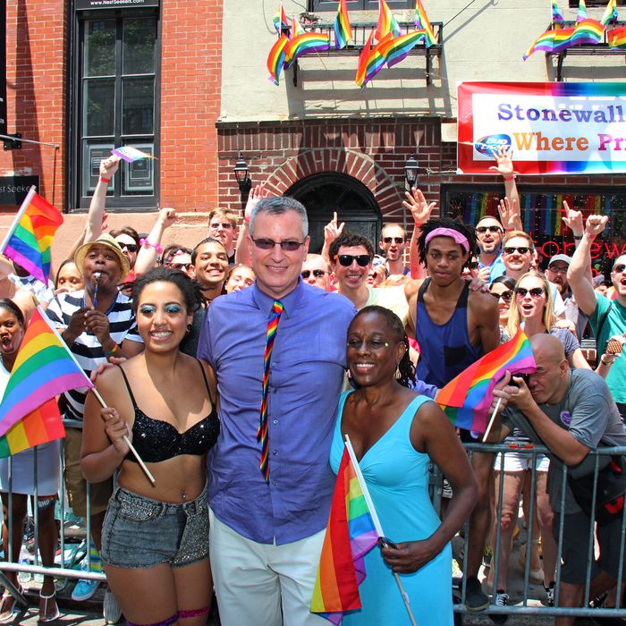 New York, United States. 29th June 2014 -- New York City Mayor Bill DeBlasio with wife and daughter in front of the historic Stonewall Inn as they join the annual Pride Parade. -- The first March was held in 1970 and has since become an annual civil rights demonstration. Over the years its purpose has broadened to include recognition of the fight against AIDS and to remember those we have lost to illness, violence and neglect.
