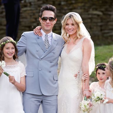 ABINGDON, UNITED KINGDOM - JULY 01: (EMBARGOED FOR PUBLICATION IN UK NEWSPAPERS UNTIL 48 HOURS AFTER CREATE DATE AND TIME) Jamie Hince and Kate Moss pose for photographs as they leave St. Peter’s Church after their wedding on July 1, 2011 in Abingdon, England. (Photo by Indigo/Getty Images)