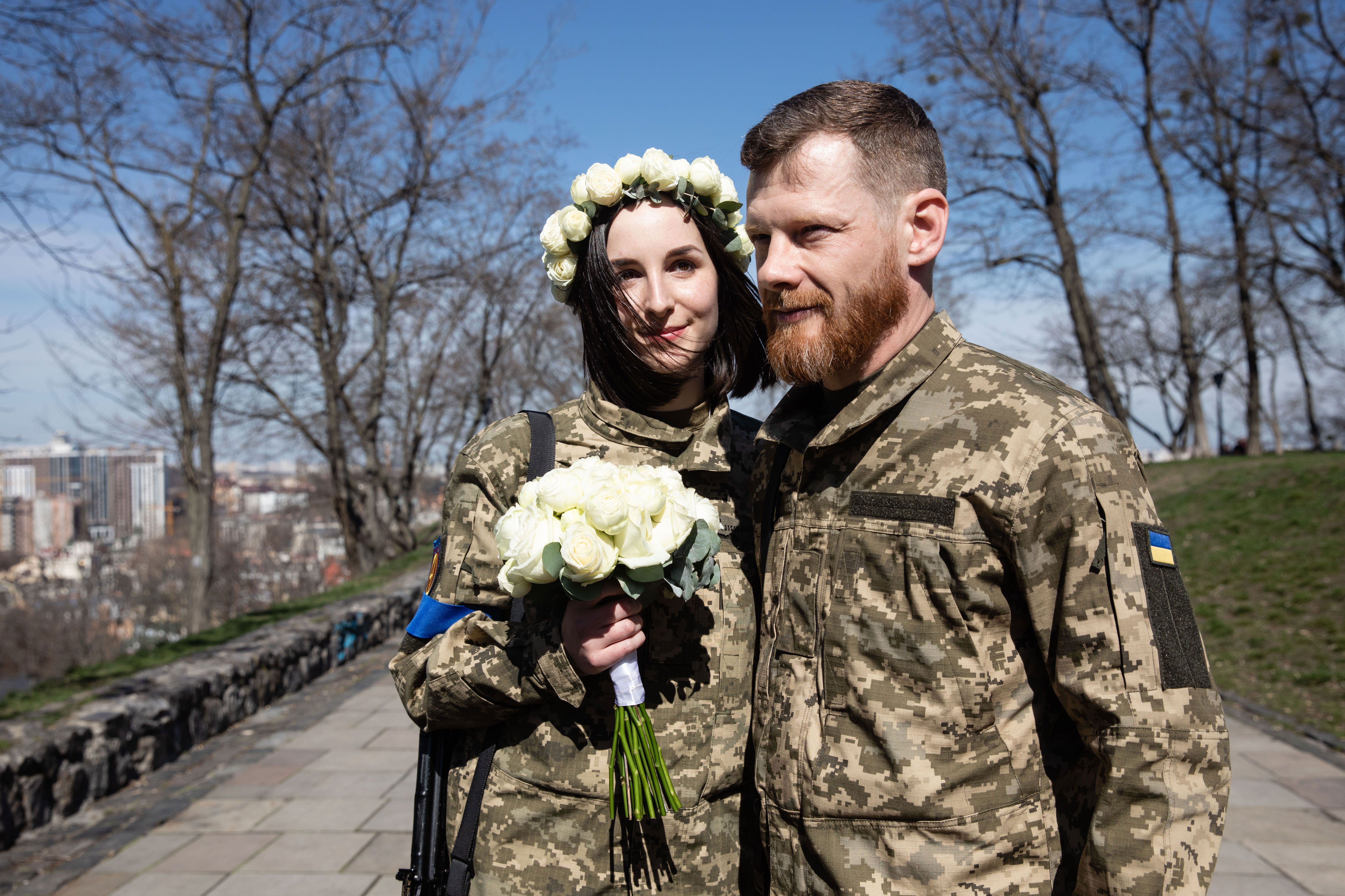 The Ukrainian Soldier From NYMags Cover Story Got Married picture
