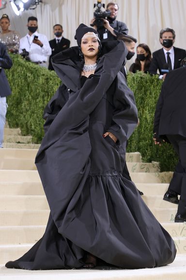 Met Gala Red Carpet 2021: All the Looks & Outfits [PHOTOS]