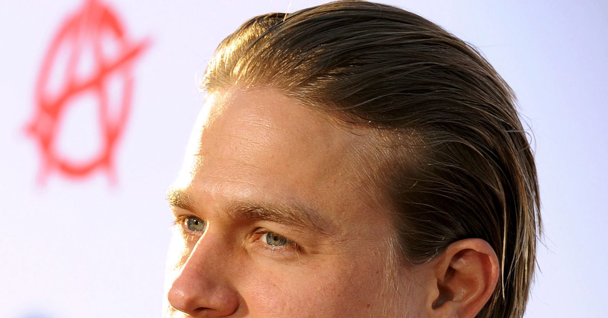 Charlie Hunnam 有一些非常詳細的內容50 色號腳本註釋